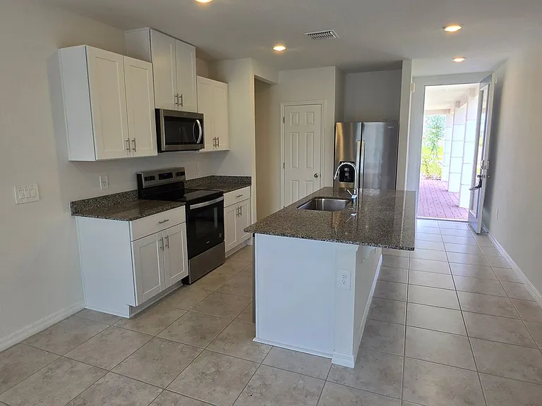3916 Giorgio Dr — Photo 8