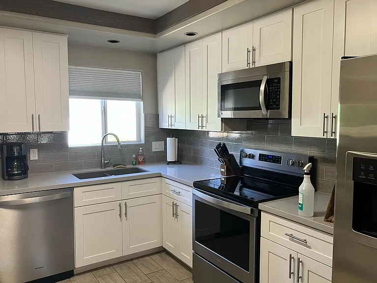 1450 E Bethany Home Rd #13 — Photo 3