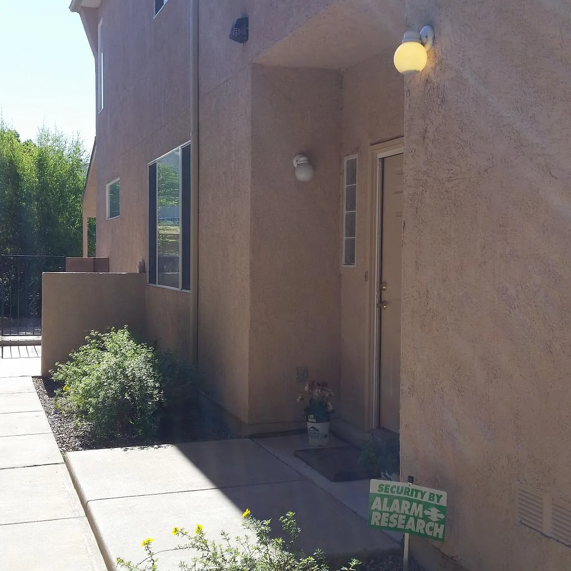 2 bed, 2.5 bath, 1350 sqft, $1,900 — Photo 2