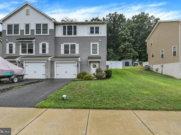426 Smokering Dr, Robesonia, PA 19551