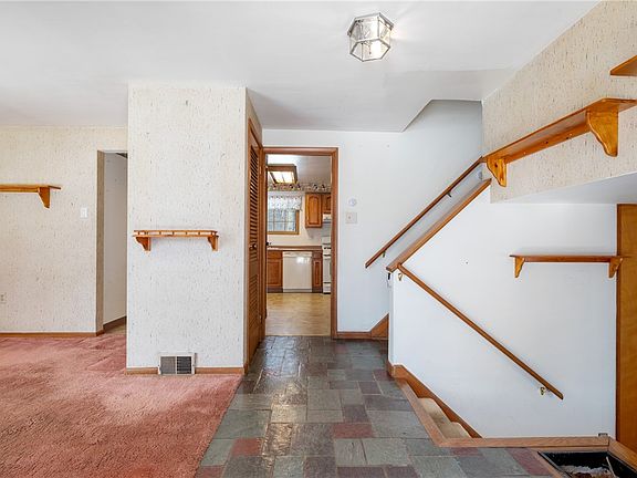 3rd image of 8551 Ridgemont Rd