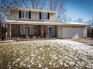 3065 Willow Dr, Bettendorf, IA 52722