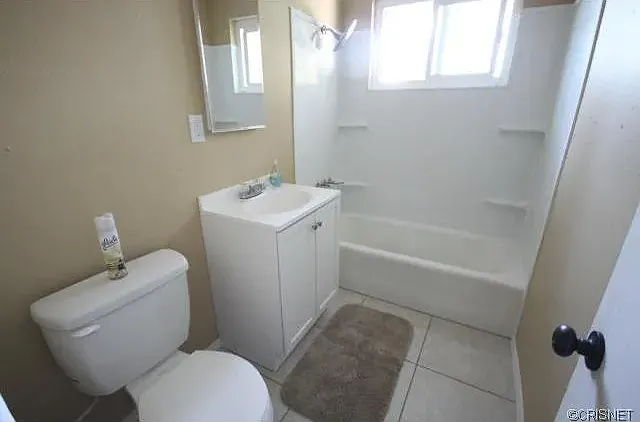 471 E Nugent St — Photo 3