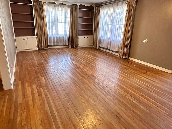 5th image of 308 S Ave E