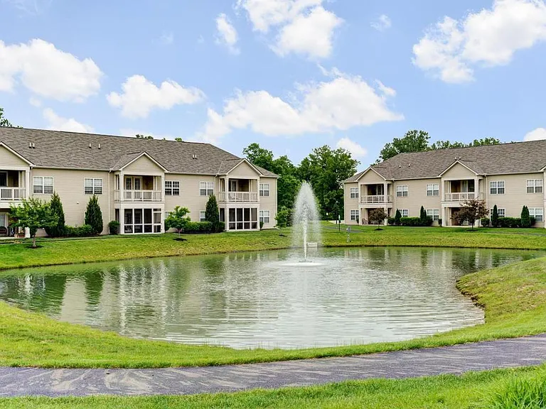 1424 Lakes Circle Dr — Photo 16