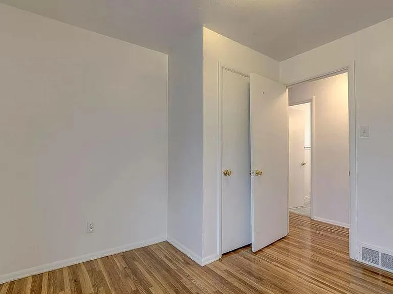 1170 S Holly St — Photo 15