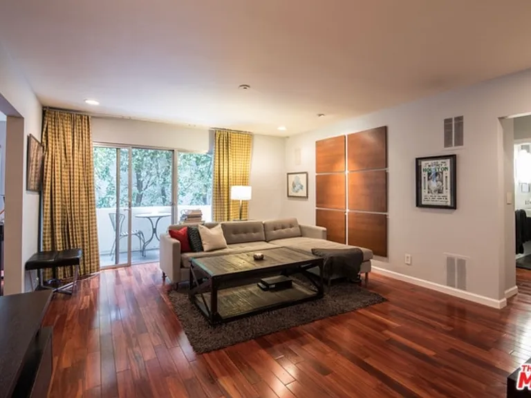 1233 N Laurel Ave #110 — Photo 4