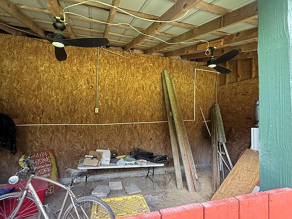 5th image of 230 Bowers Lane