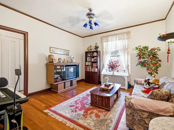 37-21 84th St #42, Jackson Heights, NY 11372