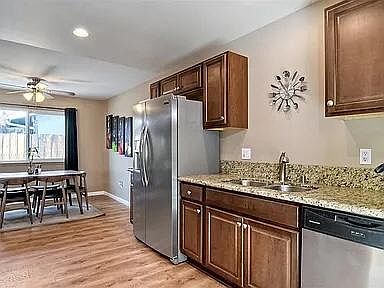 4th image of 451 N Redondo Dr