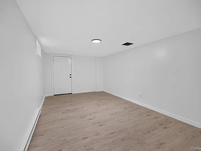 179 Roosevelt Rd — Photo 37