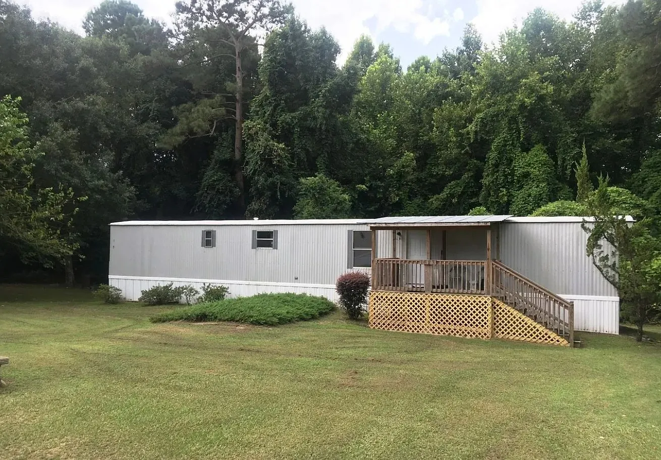 2 bed, $1,300 — Photo 1