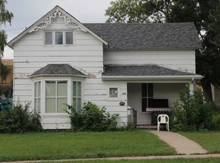 515 2nd St E, Lakota, ND 58344