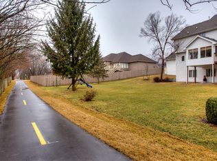 14732 Lakeview Dr, Clive, IA 50325