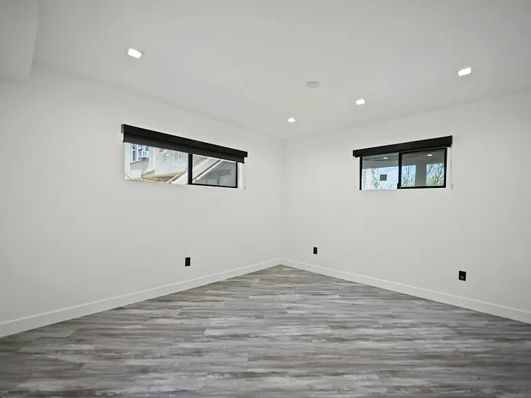 230 S Carondelet St #1 — Photo 20