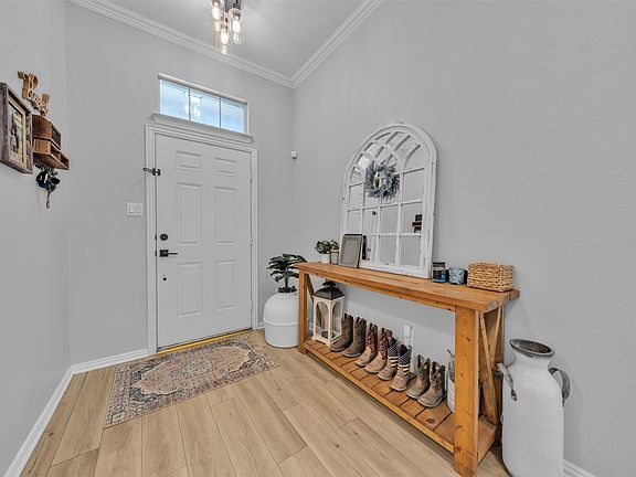 2nd image of 510 Dover Park Trl