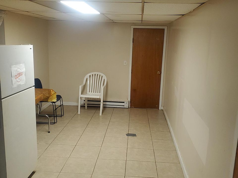 2nd image of 604 Powell St