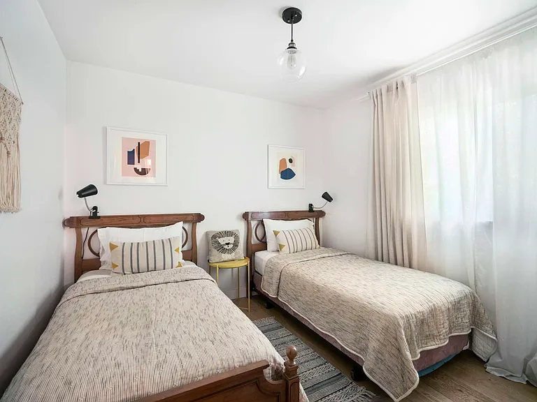 twin bedroom 4