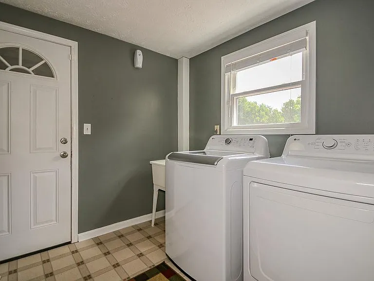 12433 Webster Rd — Photo 44
