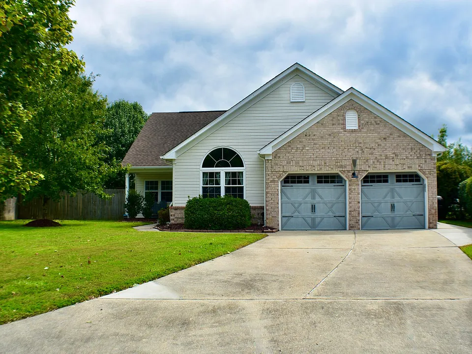 3125 Amador Dr