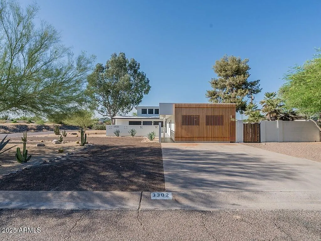 3 bed, 2.0 bath, 2633 sqft, $4,300 — Photo 2