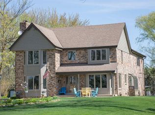 436 Lac La Belle Dr, Oconomowoc, WI