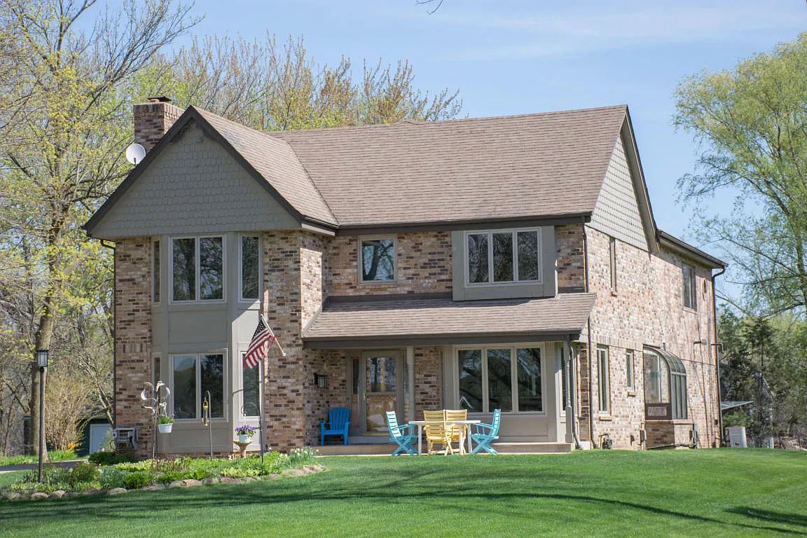 436 Lac La Belle Dr photo 1