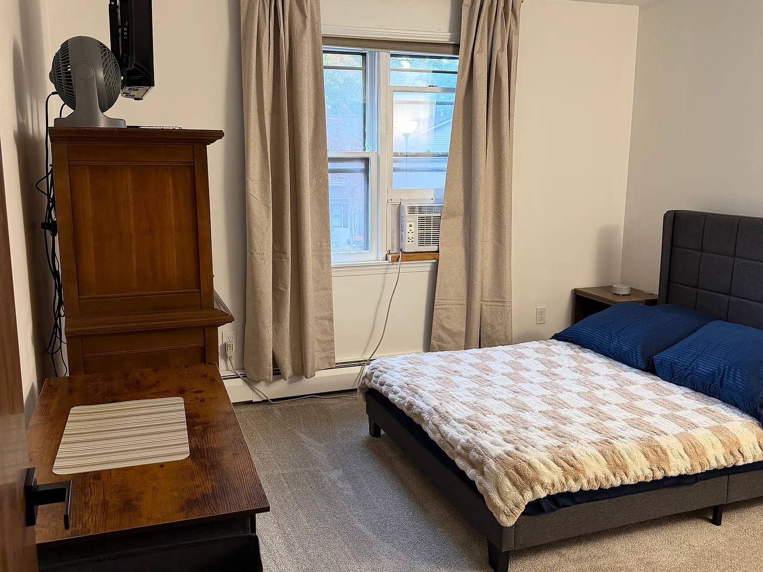 1 bed, 1.5 bath, 250 sqft, $950 — Photo 2