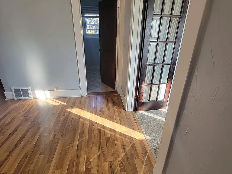 1524 Iowa St — Photo 7