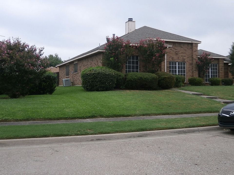 2nd image of 1303 E Branch Hollow Dr