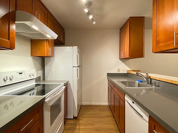 4th image of 14600 NE 45th St APT D5