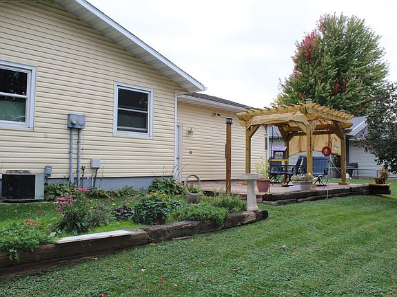 3rd image of 220 3rd Ave NE