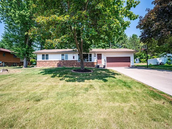 288 E Summit Ave, Ellsworth, WI 54011