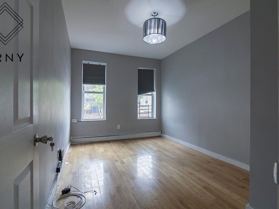 1st image of 1601 Park Pl APT 1B