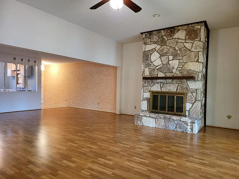 547 Fairway Dr — Photo 10