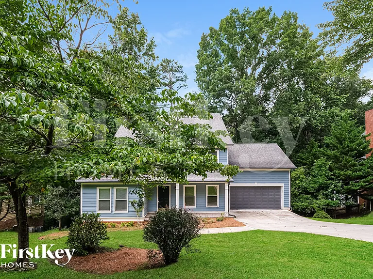 1520 Maplewood Ct — Photo 2