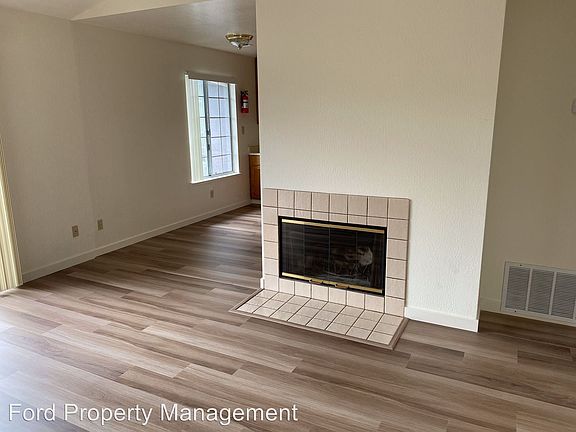2nd image of 5301 Tehama Ave #Tehama4