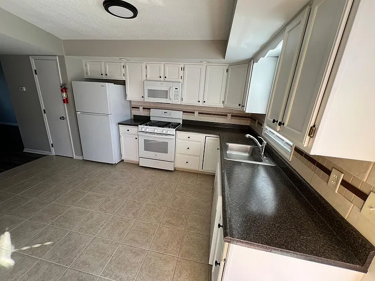 711 Hill Rd #I — Photo 13