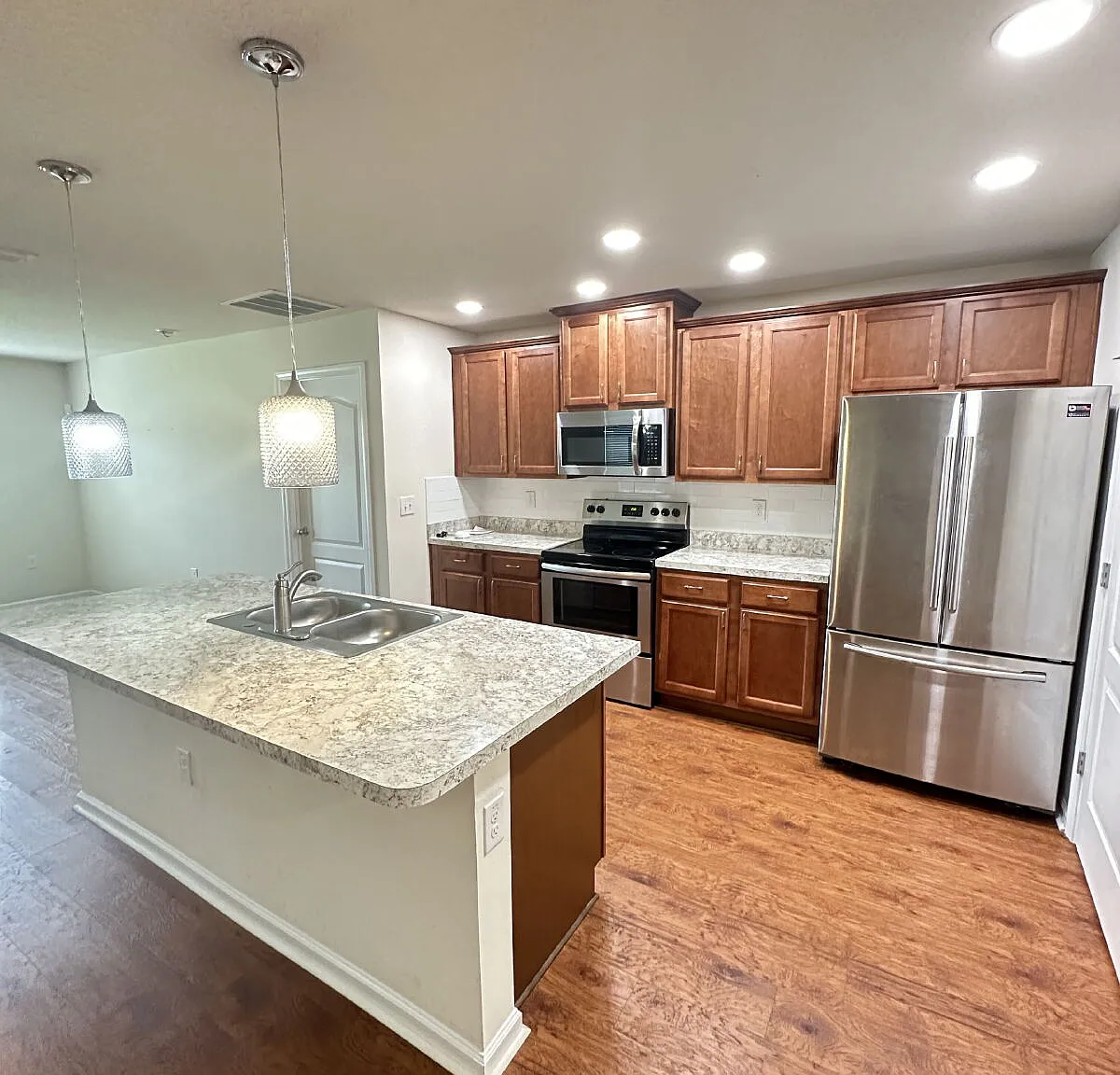 3 bed, 2.0 bath, 1714 sqft, $1,850 — Photo 2