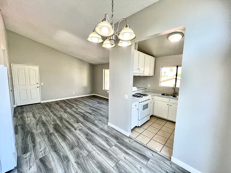 2211 Cedar Ave #302 — Photo 6