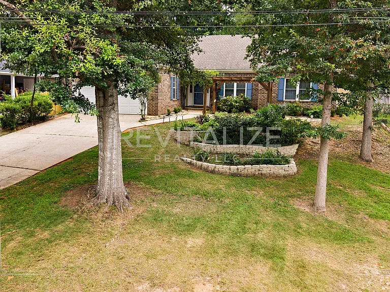 105 Ventura Cir — Photo 12