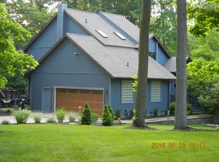 1520 Acacia Dr, Akron, OH 44333