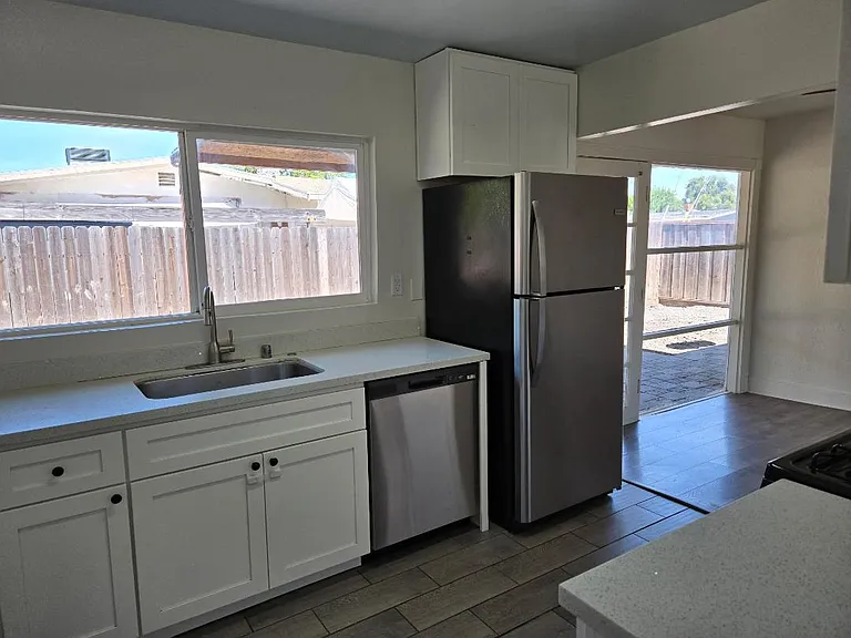 2707 Broadmoor Ave — Photo 7