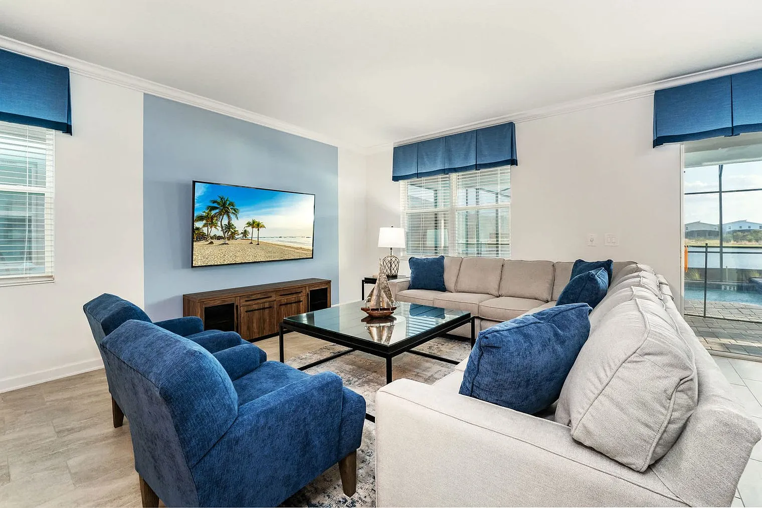 8 bed, 5.0 bath, 4294 sqft, $7,796 — Photo 1