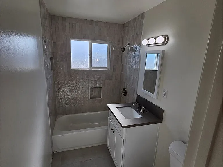 554 E Hurst St #2 — Photo 11