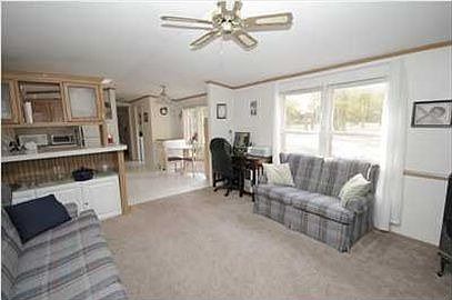 3rd image of 17533 Country Ln NE