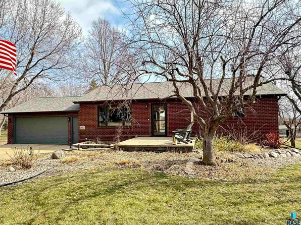 2812 S George St, Sioux Falls, SD 57110