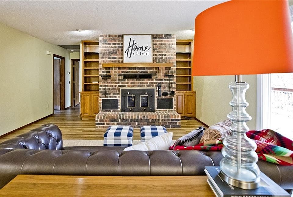 1st image of 8 Carroll Dr