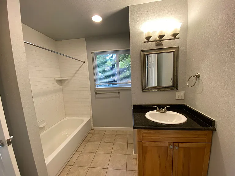 2830 San Gabriel Street — Photo 2
