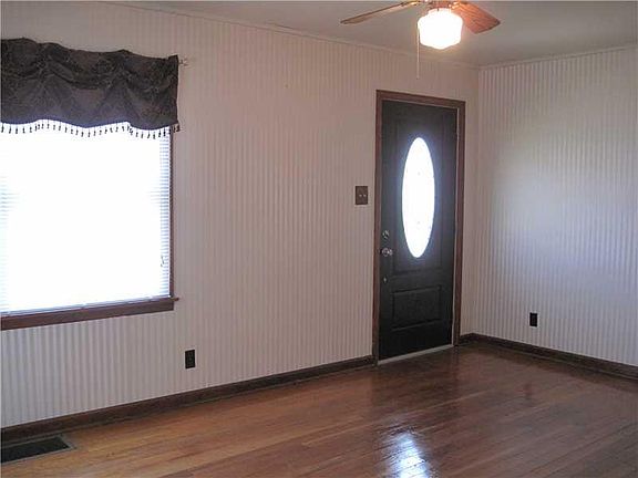 2nd image of 1437 W 32nd St